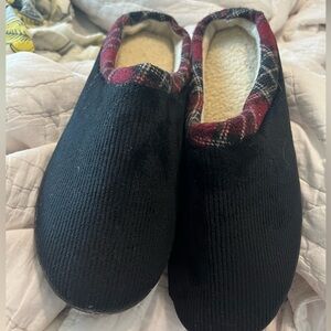 Men’s slippers size XL